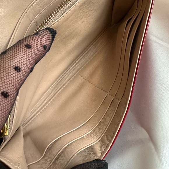 Miu Miu Rare Patent Leather Ruffle Wallet on a chain - Picture 16 of 17